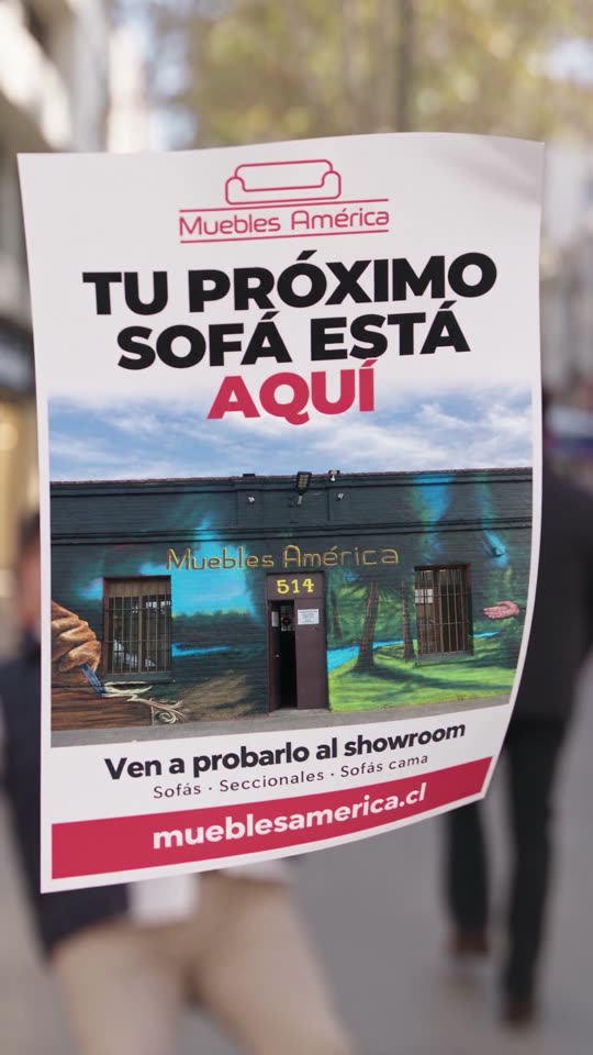 El folleto de Muebles América con el texto Tu próximo sofá está aquí